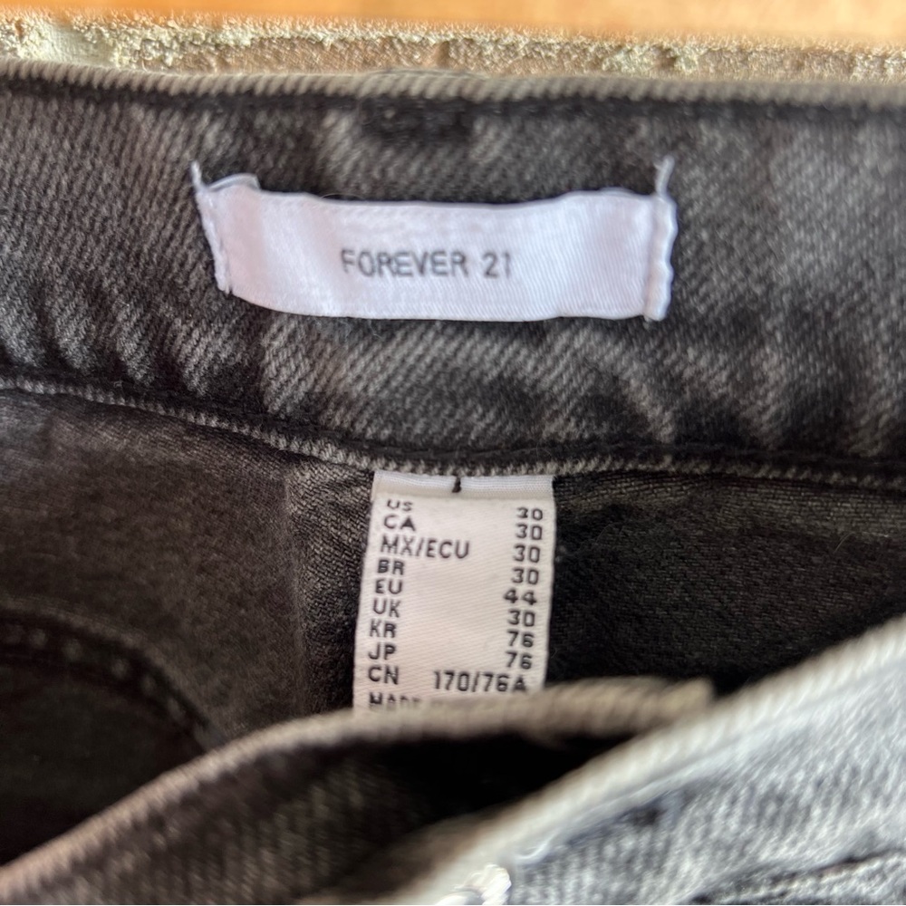 Forever 21 wide leg high-rise ripped jeans // size 30 - Picture 5 of 6